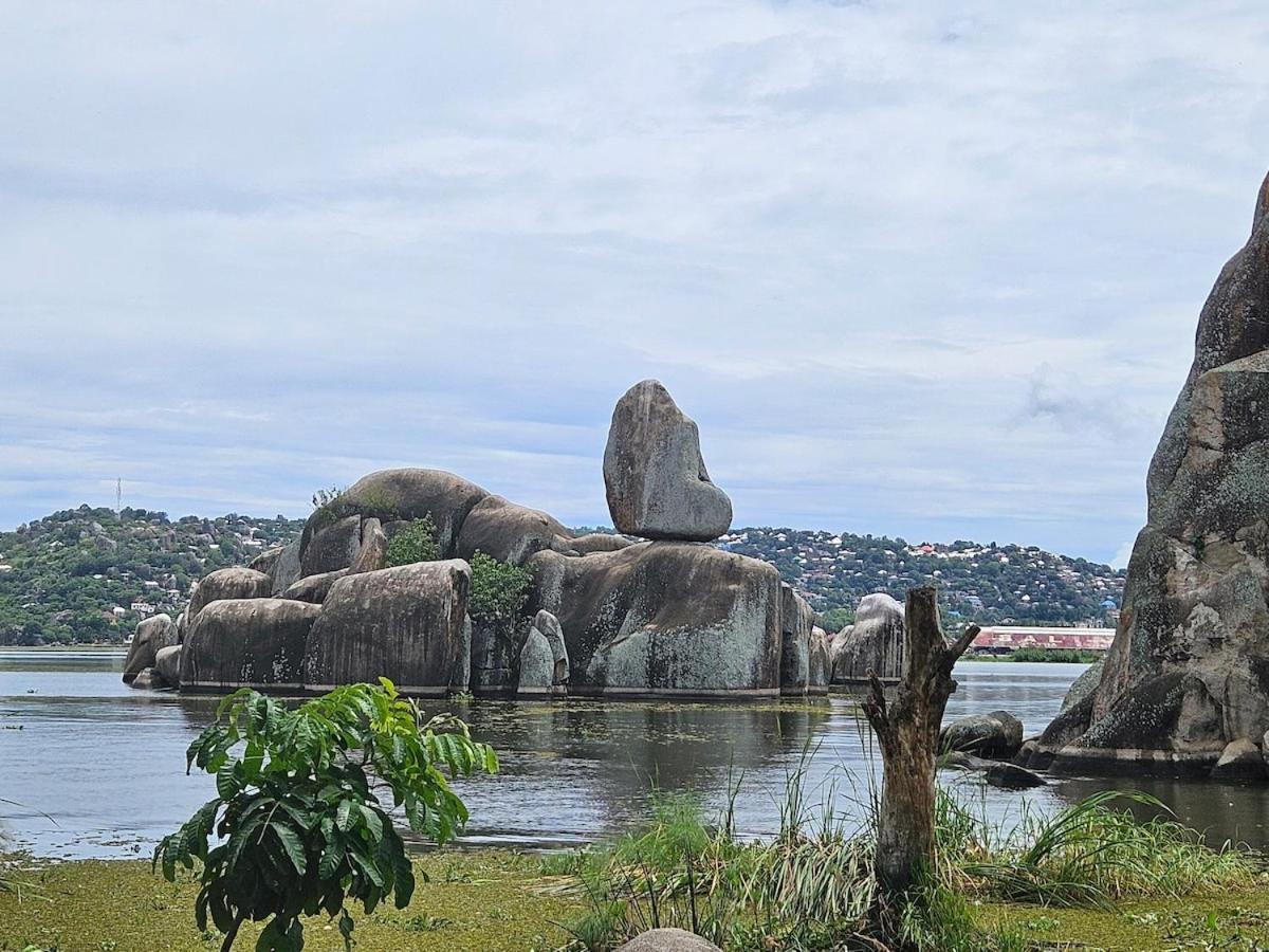 Cozy Home on Rocks Mwanza Eksteriør billede